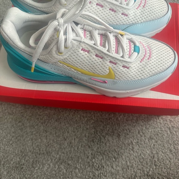 Nike Air Max White and Aqua Sneakers - Picture 2 of 4